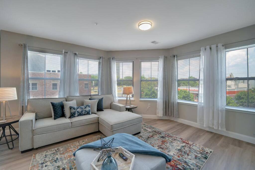 Beautiful 2Br Apt/Ewr Airport/King /Free Parking ニューアーク エクステリア 写真