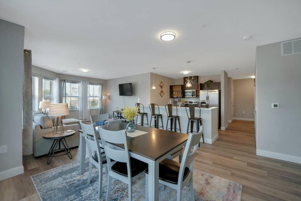 Beautiful 2Br Apt/Ewr Airport/King /Free Parking ニューアーク エクステリア 写真