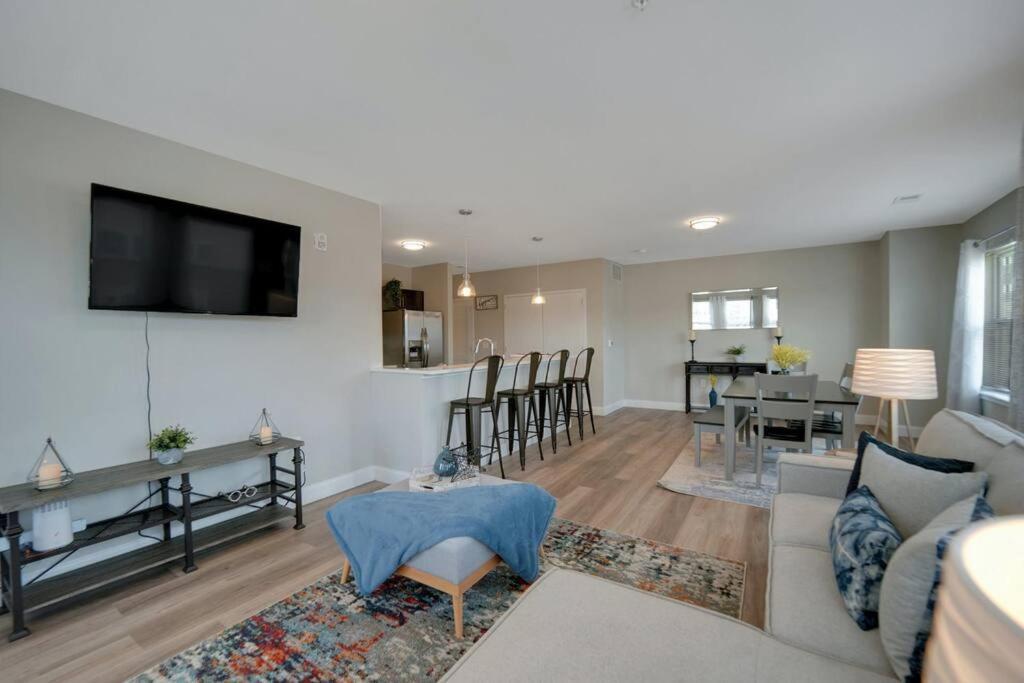 Beautiful 2Br Apt/Ewr Airport/King /Free Parking ニューアーク エクステリア 写真