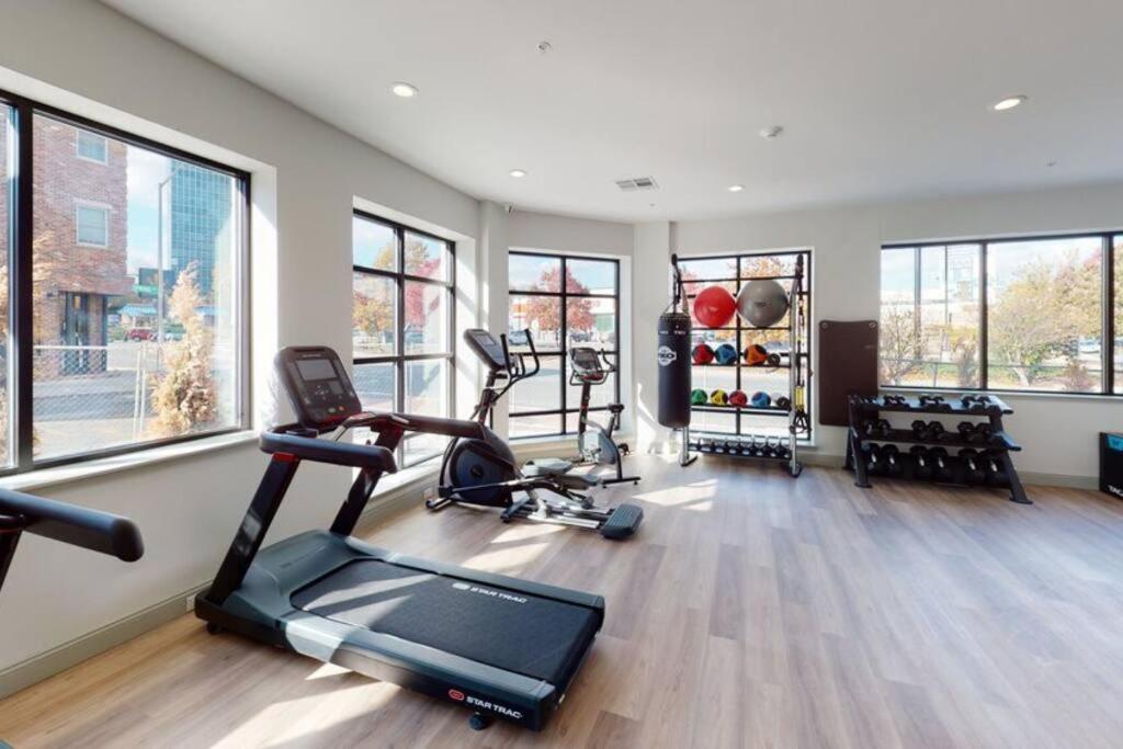 Beautiful 2Br Apt/Ewr Airport/King /Free Parking ニューアーク エクステリア 写真