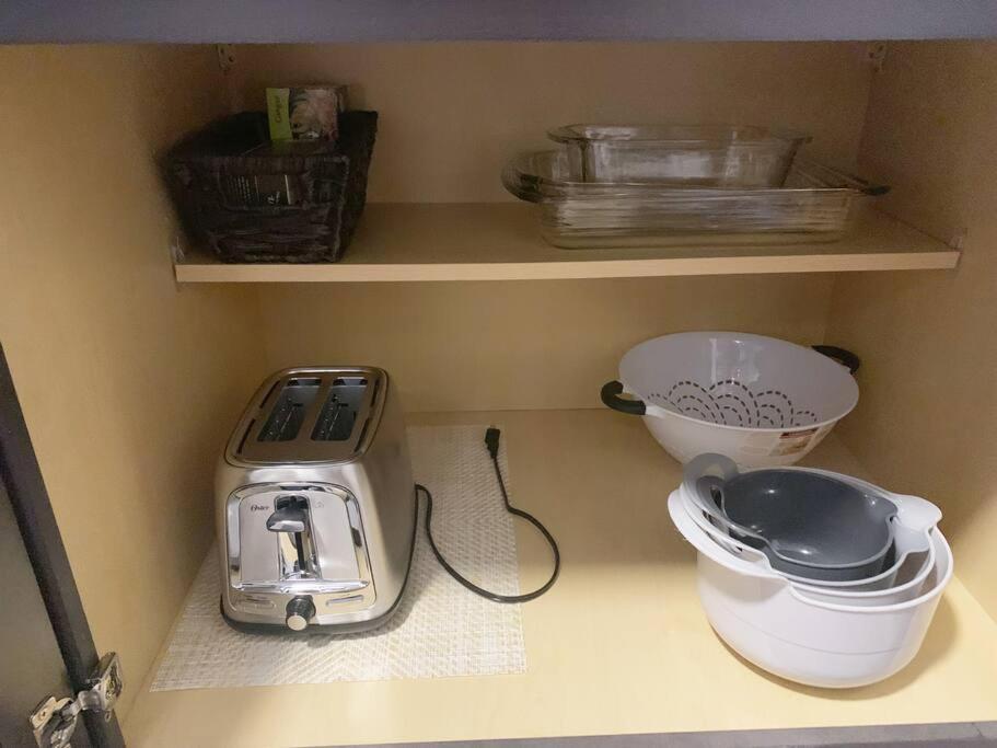 Beautiful 2Br Apt/Ewr Airport/King /Free Parking ニューアーク エクステリア 写真