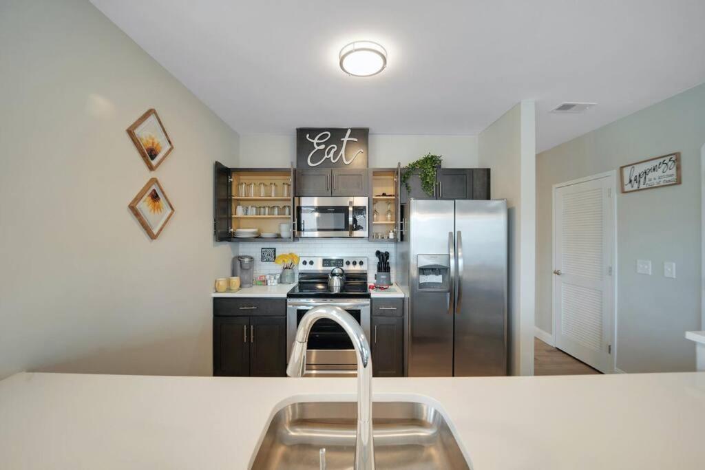 Beautiful 2Br Apt/Ewr Airport/King /Free Parking ニューアーク エクステリア 写真
