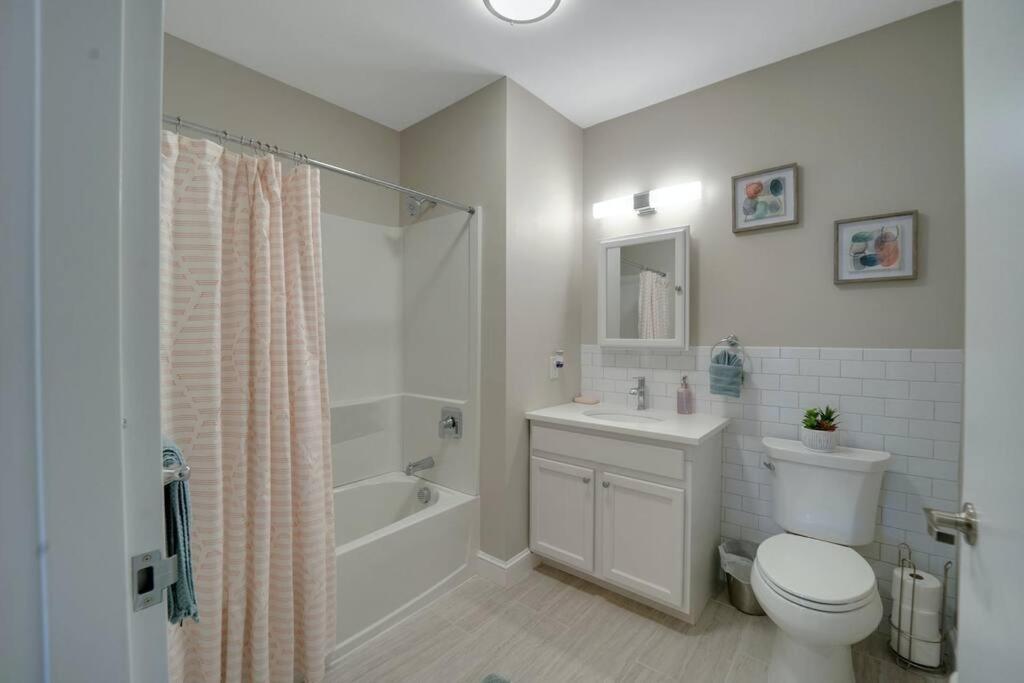 Beautiful 2Br Apt/Ewr Airport/King /Free Parking ニューアーク エクステリア 写真