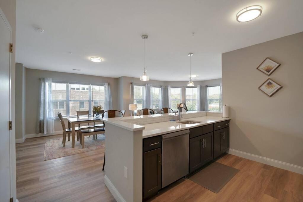 Beautiful 2Br Apt/Ewr Airport/King /Free Parking ニューアーク エクステリア 写真